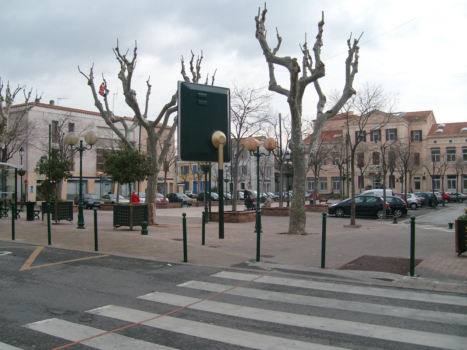 17/01/2010, La Garde:
Place de la République
met stadhuis